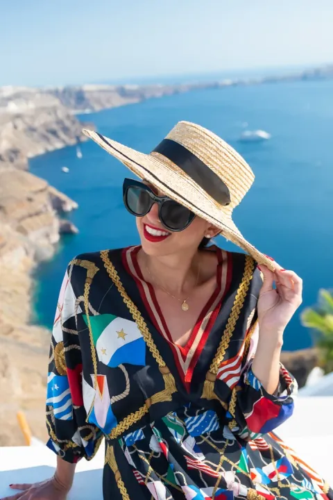 Solo photoshoot in Santorini with caldera views