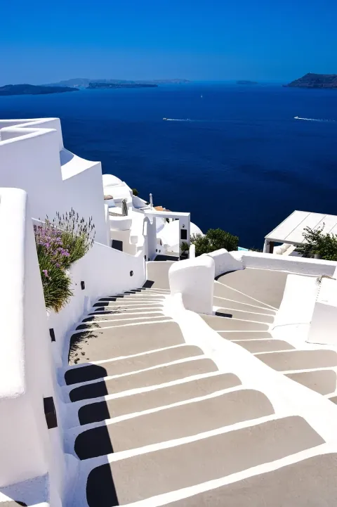 Imerovigli photoshoot location overlooking the Aegean Sea
